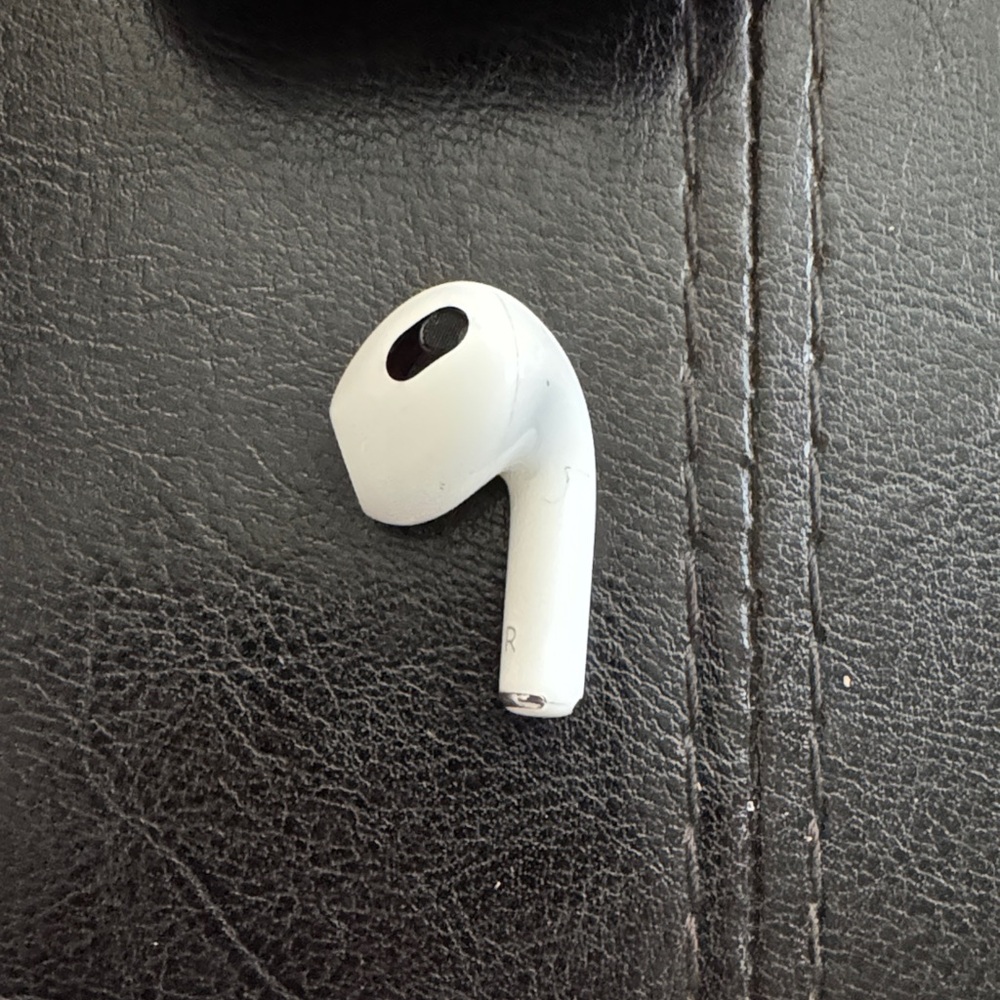 Air pods 3 only one of the pods works - Picture 8 of 10